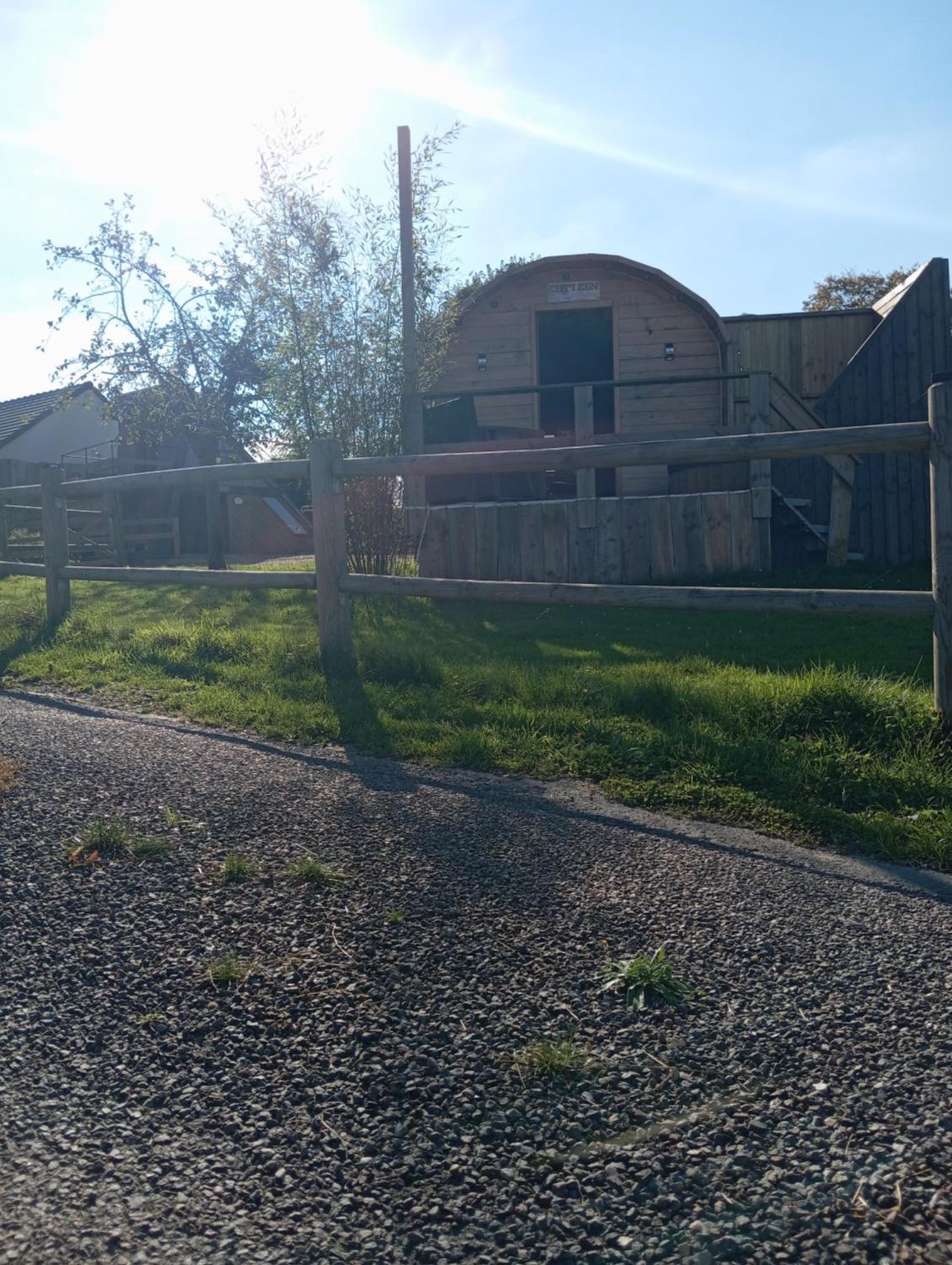 Cht'I Roulotte Hotell La Neuville-du-Bosc Exteriör bild